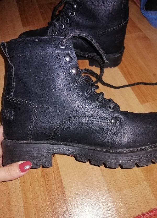 Siyah Bot  - Görsel 3