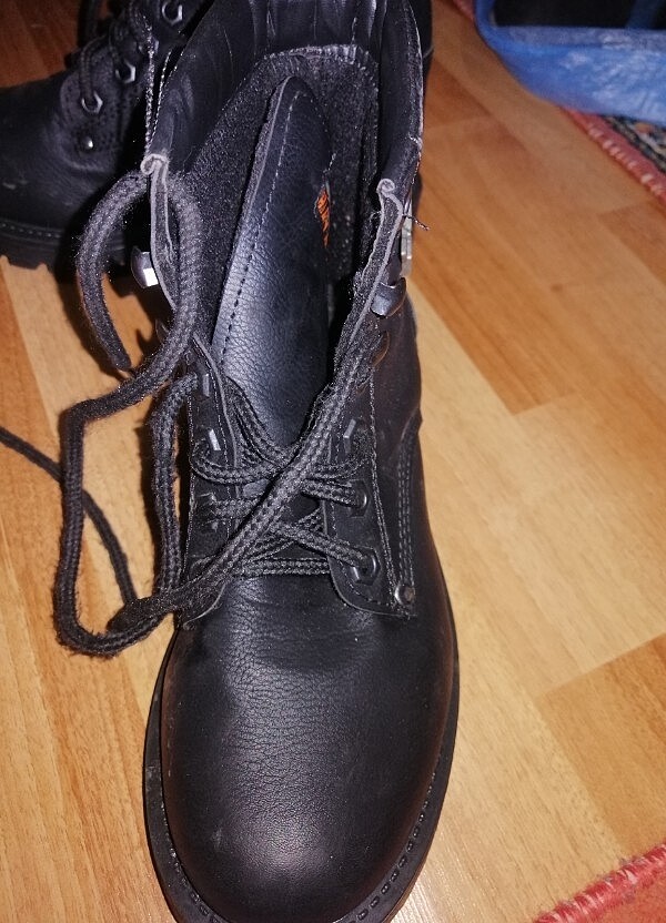 Siyah Bot  - Görsel 5