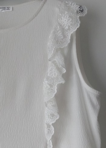 Fırfırlı Kolsuz Beyaz Bluz - Görsel 3