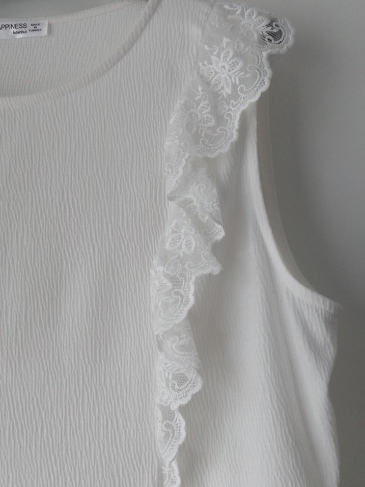 Fırfırlı Kolsuz Beyaz Bluz - Görsel 3