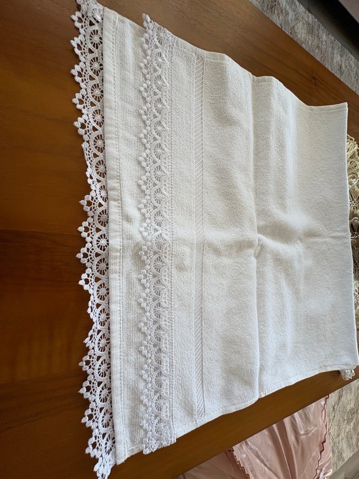 İşlemeli Beyaz Havlu - Görsel 2