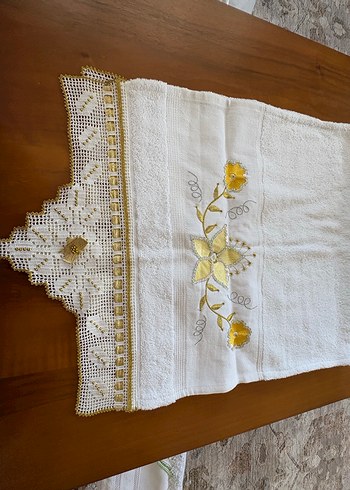 İşlemeli Beyaz Havlu - Görsel 2