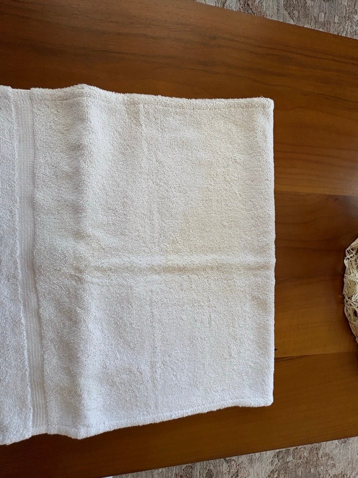 İşlemeli Beyaz Havlu - Görsel 4