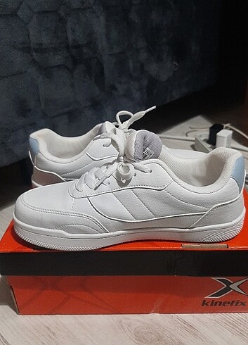 Beyaz sneakers