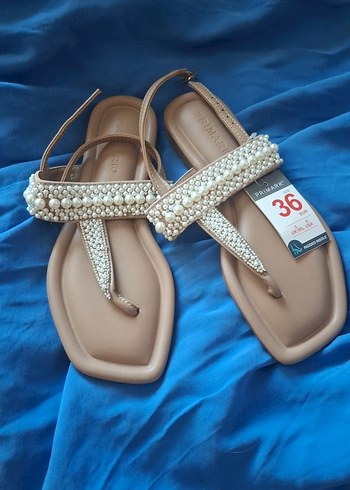 Primark İnci Detayli Nude T Band Sandalet