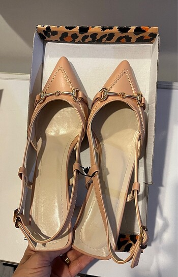 Toka detaylı sivri burun retro stiletto - Görsel 4