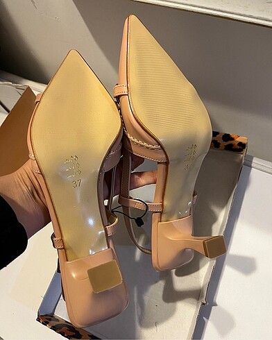 Toka detaylı sivri burun retro stiletto - Görsel 7