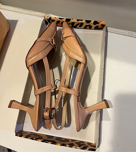 Toka detaylı sivri burun retro stiletto - Görsel 6