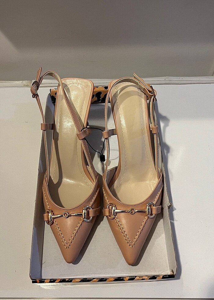 Toka detaylı sivri burun retro stiletto - Görsel 3