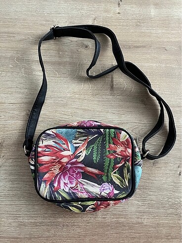 Koton çiçek desenli kol çantası