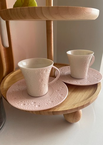 Pembe Kabartmalı Seramik Fincan ve Tabak Seti