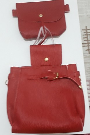 kırmızı çanta 