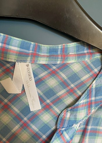 Düğmeli V Yakalı Kadın Gömlek - Görsel 4