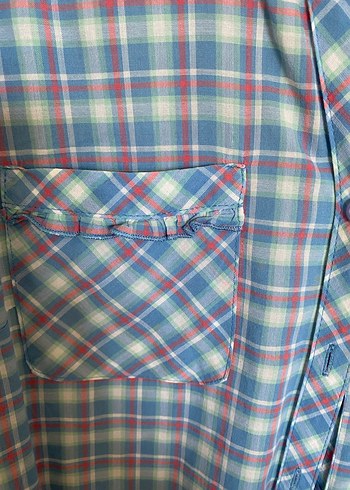 Düğmeli V Yakalı Kadın Gömlek - Görsel 3