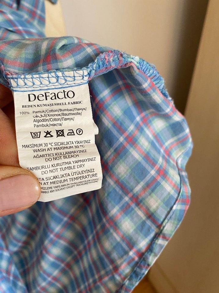 Düğmeli V Yakalı Kadın Gömlek - Görsel 5