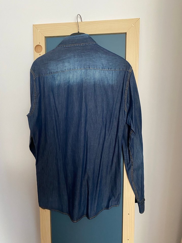 Düğmeli Uzun Kollu Mavi Denim Gömlek - Görsel 2