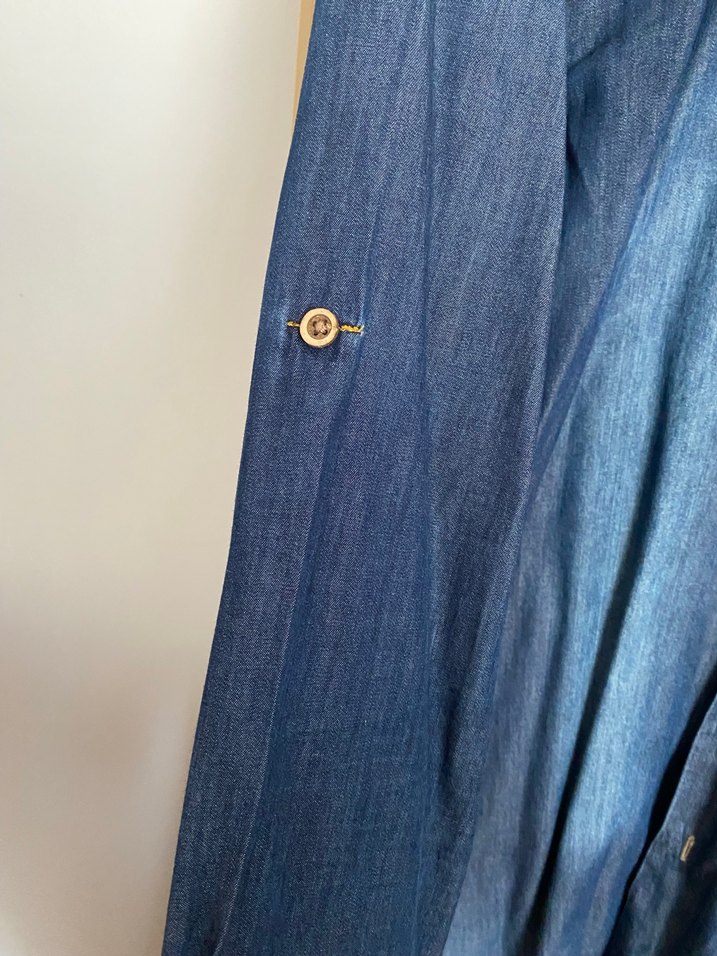 Düğmeli Uzun Kollu Mavi Denim Gömlek - Görsel 3