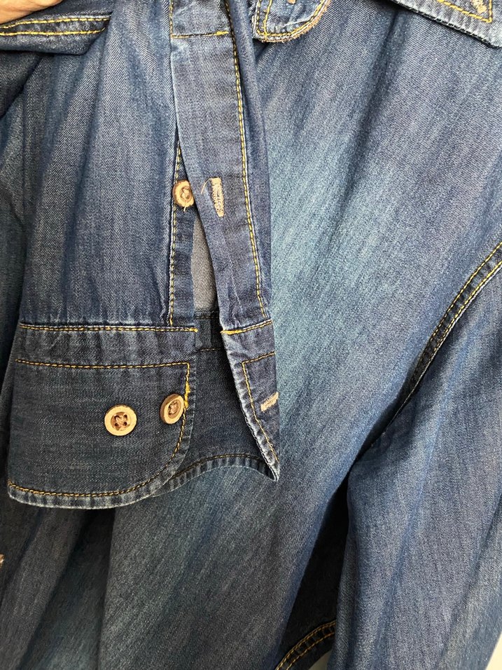 Düğmeli Uzun Kollu Mavi Denim Gömlek - Görsel 4