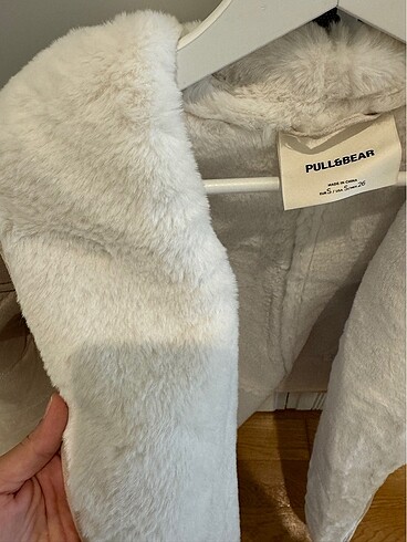 s Beden Pull and bear tüylü kaban