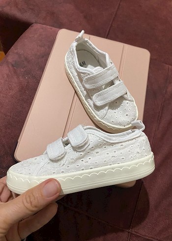 H&M Kız Çocuk Beyaz Nakışlı Cırt Cırtlı Spor Ayakkabı - Görsel 2