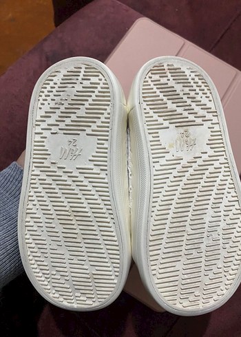 H&M Kız Çocuk Beyaz Nakışlı Cırt Cırtlı Spor Ayakkabı - Görsel 3