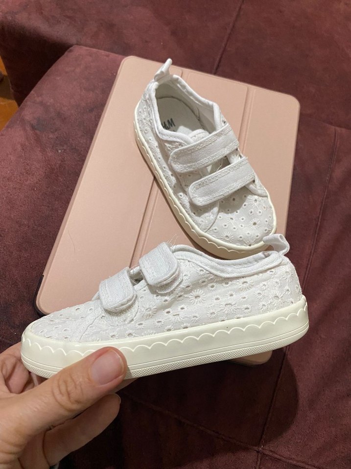 H&M Kız Çocuk Beyaz Nakışlı Cırt Cırtlı Spor Ayakkabı - Görsel 2