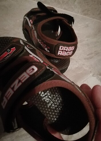 çocuk sandalet 26 numara gezer
