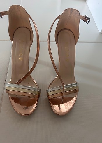 Diger Bej Parlak Stiletto Topuklu Kadın Ayakkabı