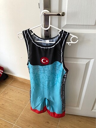 Halter ve güreş üniforması
