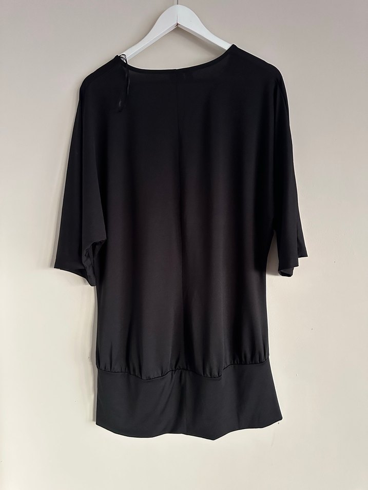 BODYFLIRT Siyah V Yaka Dökümlü mini elbise - Görsel 2