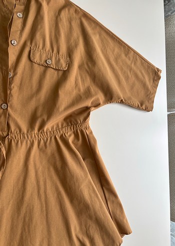 Bej düğmeli mini elbise - Görsel 3