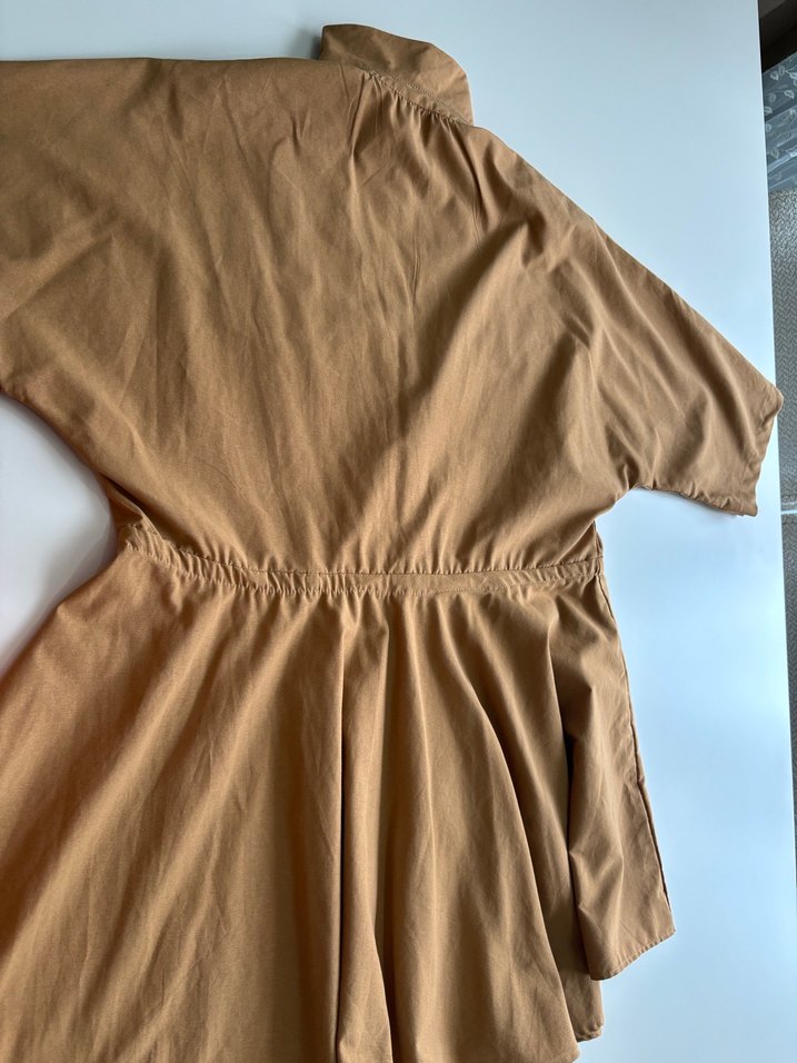 Bej düğmeli mini elbise - Görsel 2