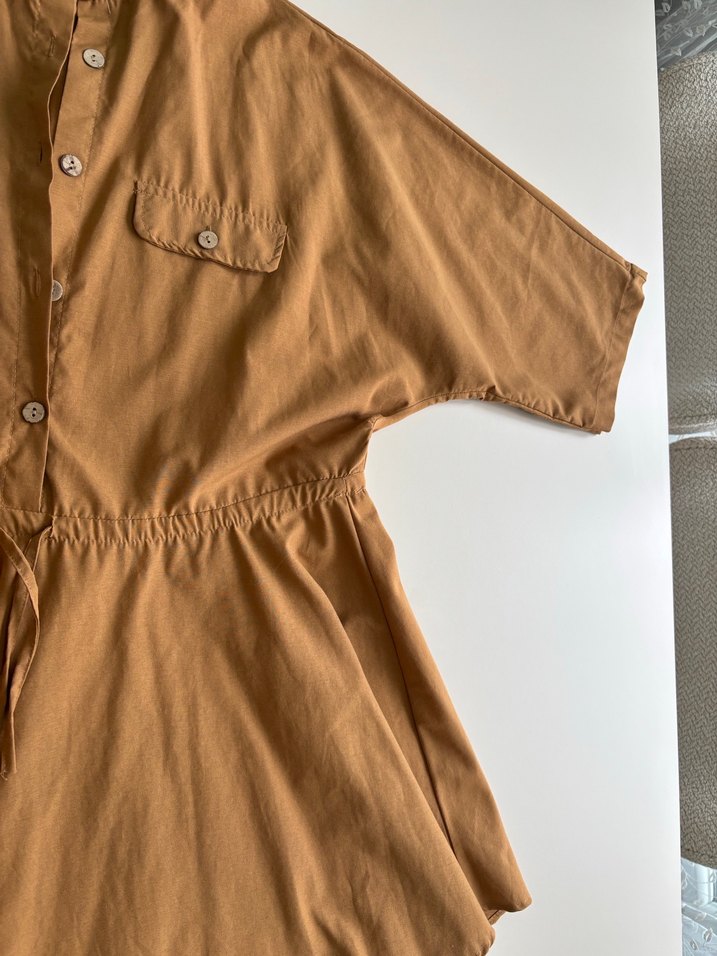 Bej düğmeli mini elbise - Görsel 3