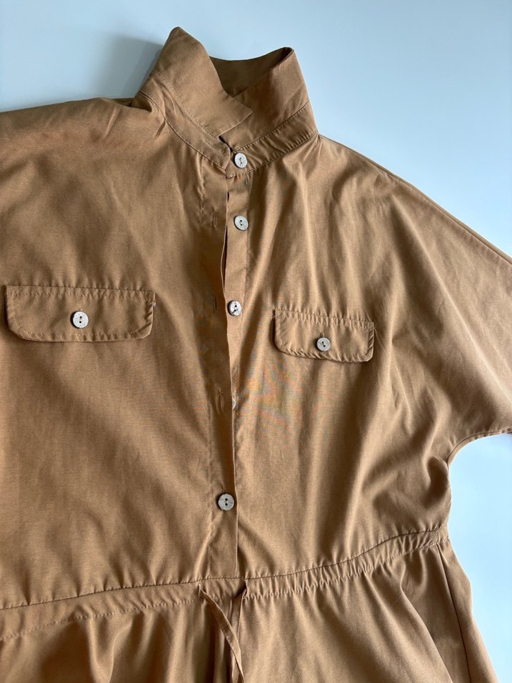 Bej düğmeli mini elbise - Görsel 4