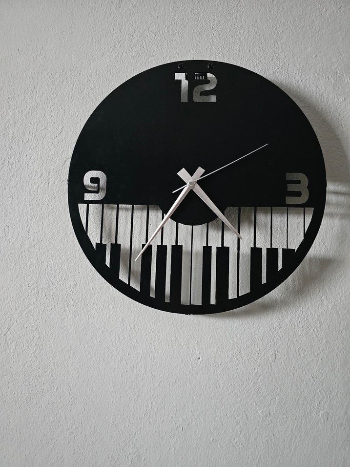 Piyano Tasarımlı Siyah Duvar Saati - Görsel 4