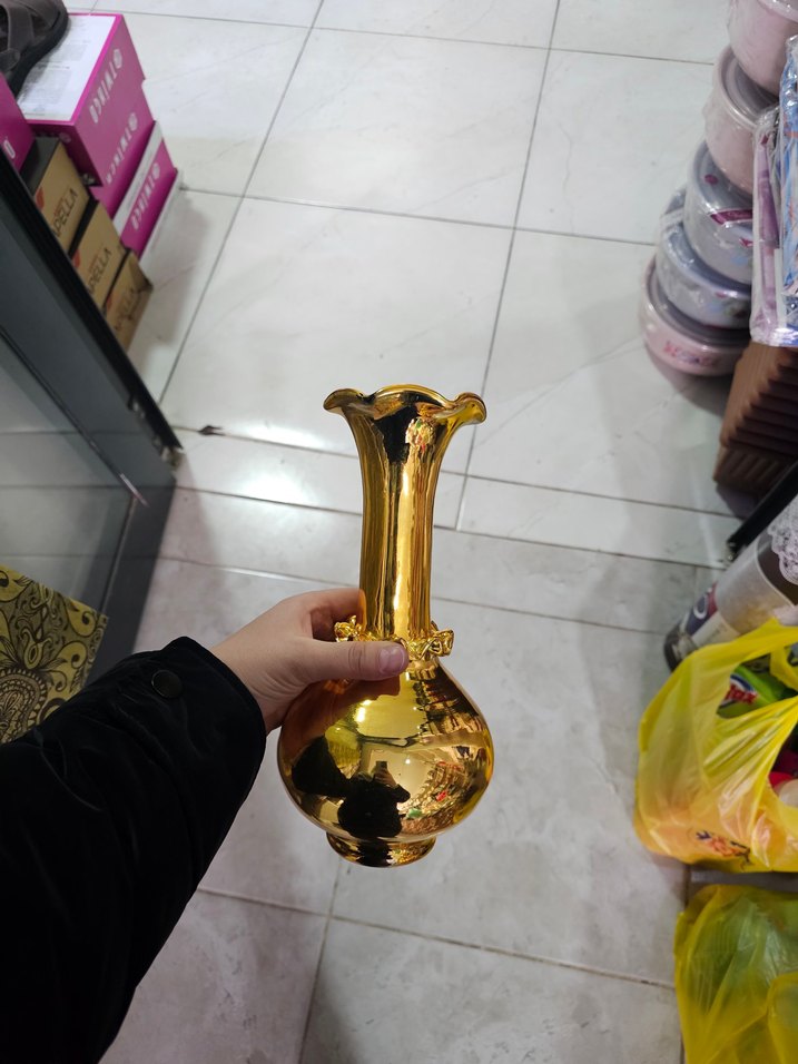 Altın Renkli Metal Vazo - Görsel 2