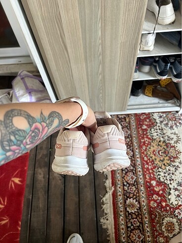 37,5 Beden pembe Renk Nike Pudra Rengi Yürüyüş Ayakkabısı
