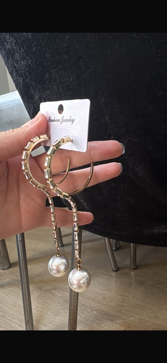 Uzun Parlak Altın Renkli Boncuklu Küpe - Görsel 2