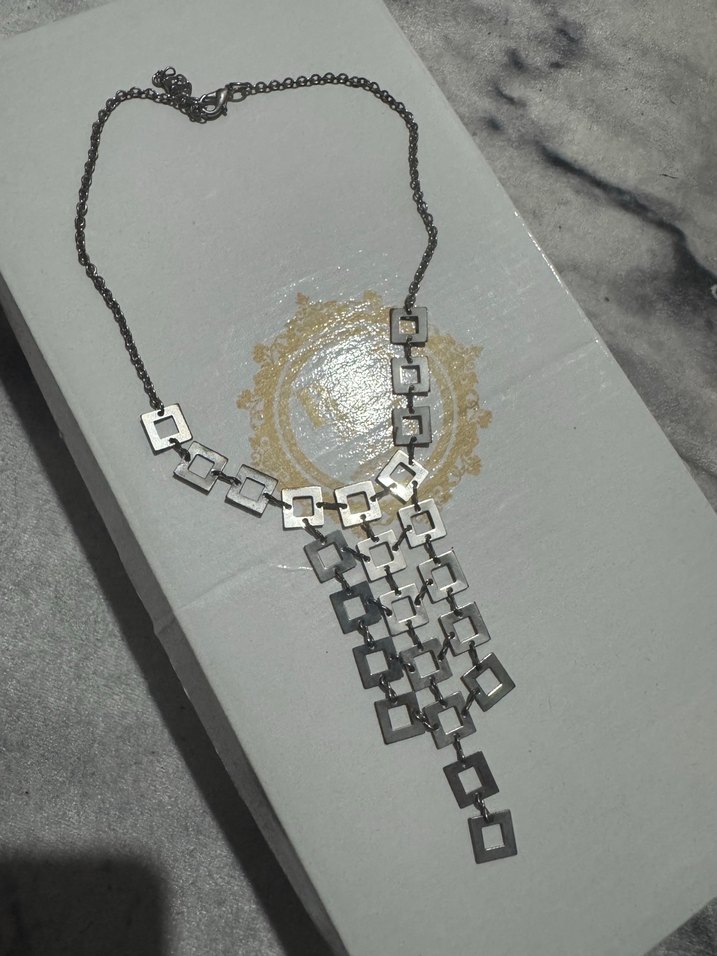 Gri Kareli Zincir Detaylı Kadın Kolye - Görsel 2