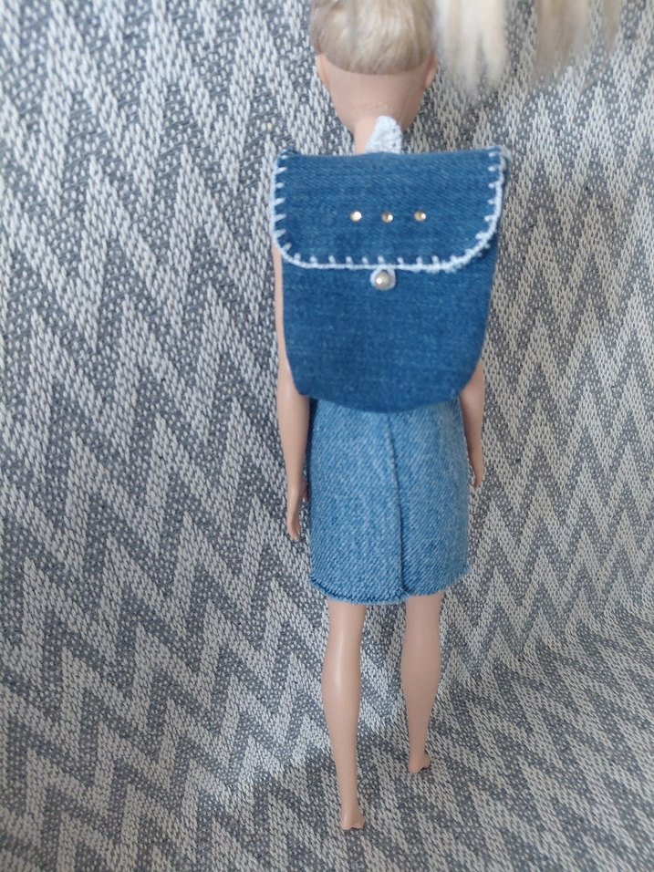 Barbie Bebek Kıyafetleri ve Çanta Seti - Görsel 5