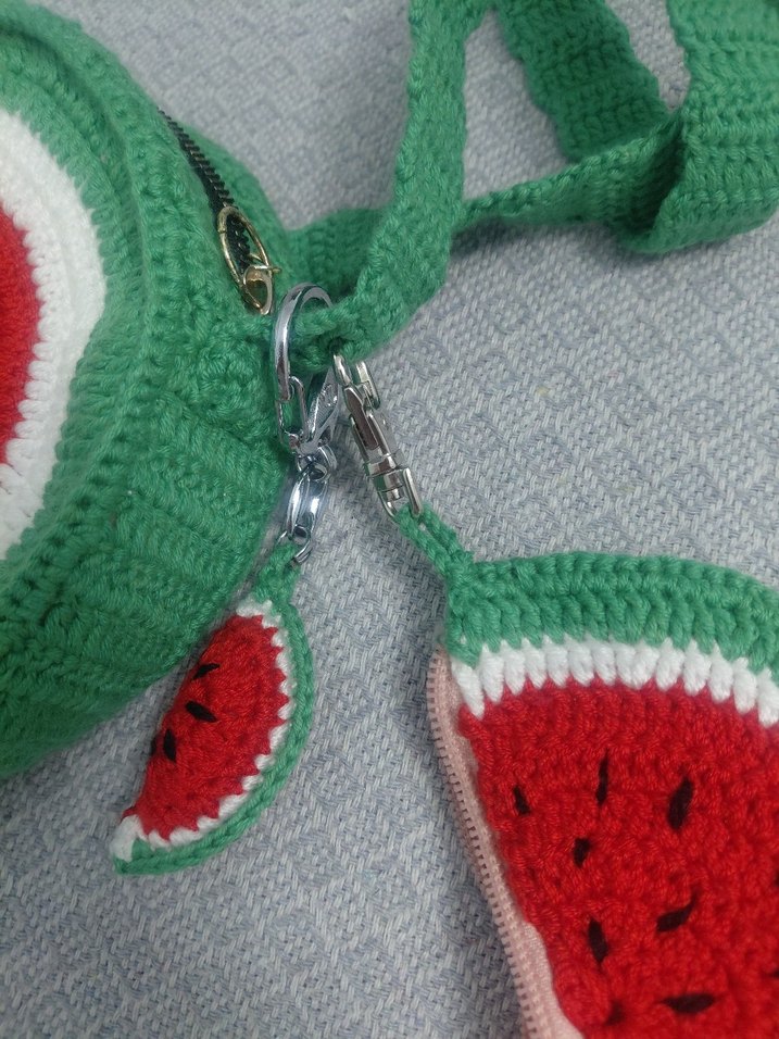 Renkli Nakışlı Örgü Karpuz Çanta ve Anahtarlık - Görsel 3