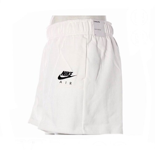 m Beden Yeni ve etiketli orijinal Nike kadın şort