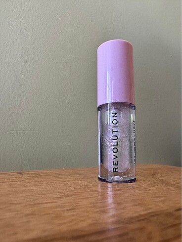 Revolution Gloss