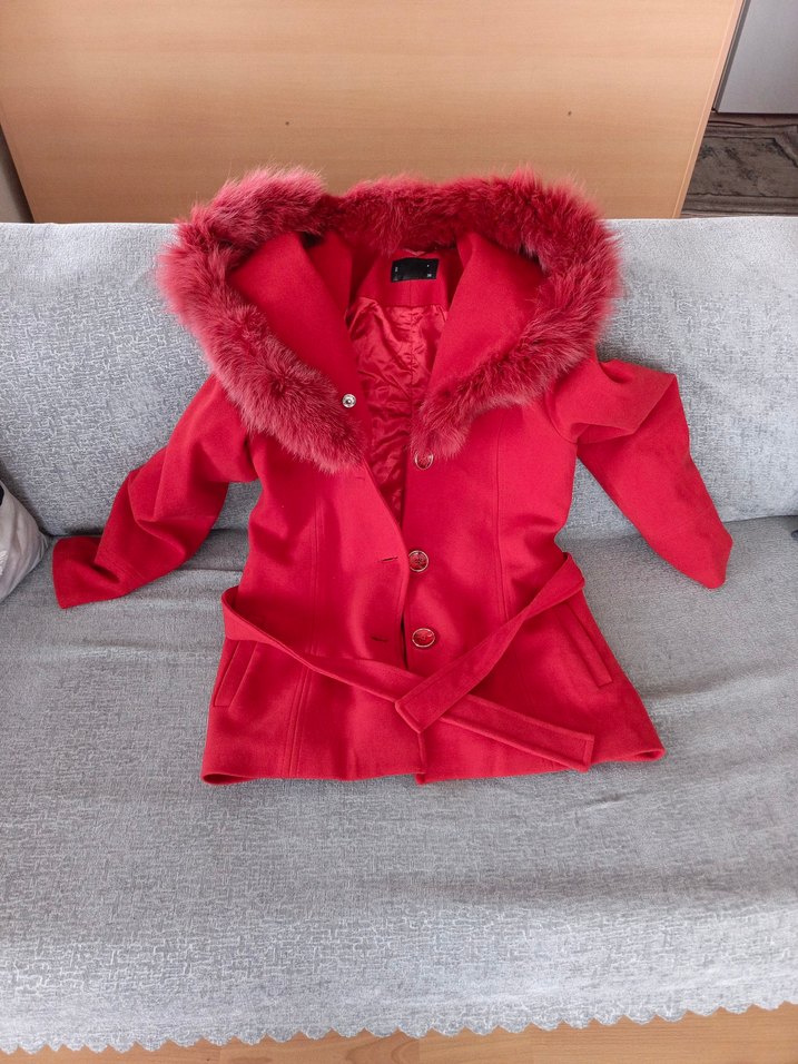 Kürk Detaylı Kırmızı Kısa Kadın Kaban - Görsel 3