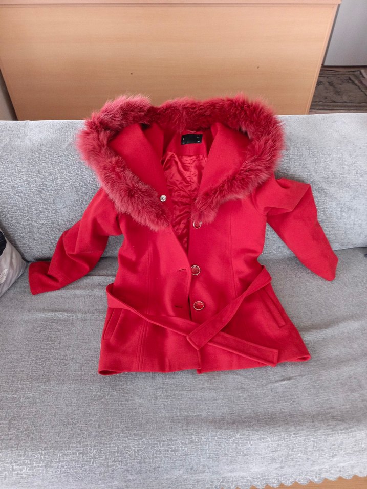 Kürk Detaylı Kırmızı Kısa Kadın Kaban - Görsel 2