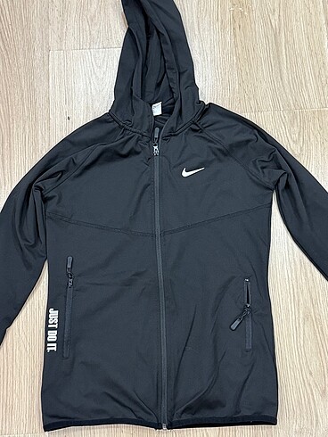 Orijinal nike vücudu saran antrenman hırkası