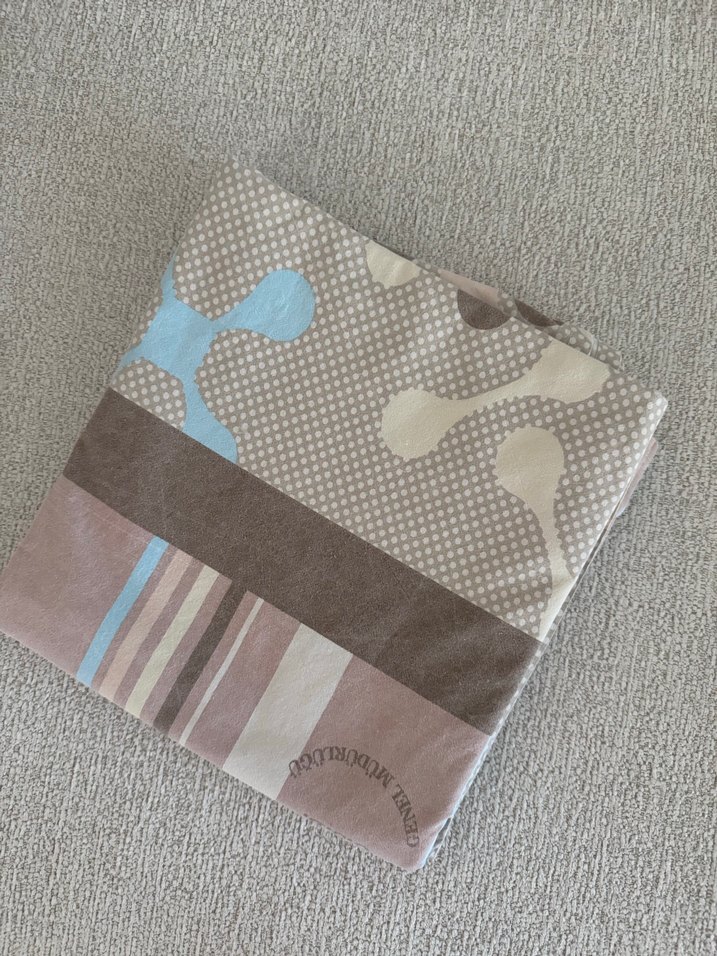 Tek kişilik iki adet çarşaf ve üç adet yastık kılıfı - Görsel 2