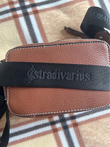  Beden Stradivarius kol çantası