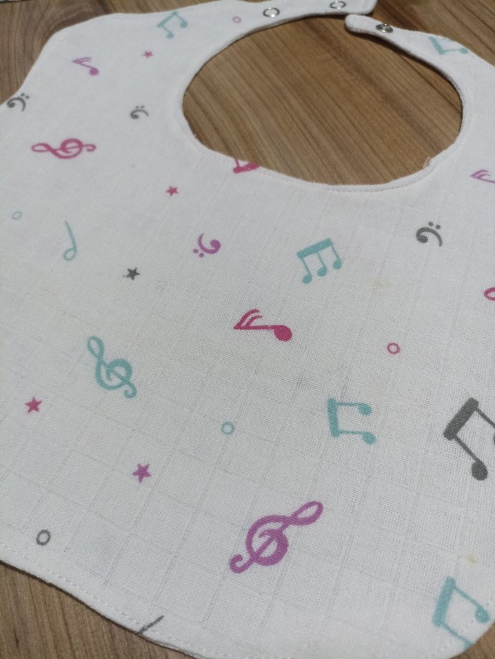 Renkli Baskılı Bebek Önlüğü - Görsel 2