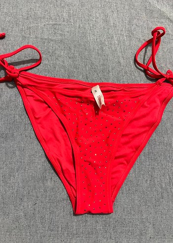 Pul Detaylı Kırmızı İpli Bikini Altı - Görsel 2